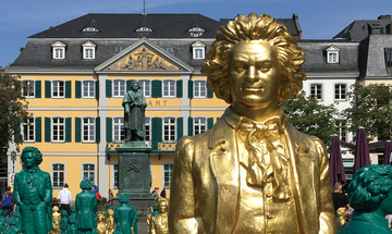 Münsterplatz in Bonn mit Beethovenfiguren